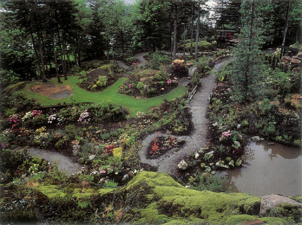 Lu Zhu: the lower garden with
caboose in far background.